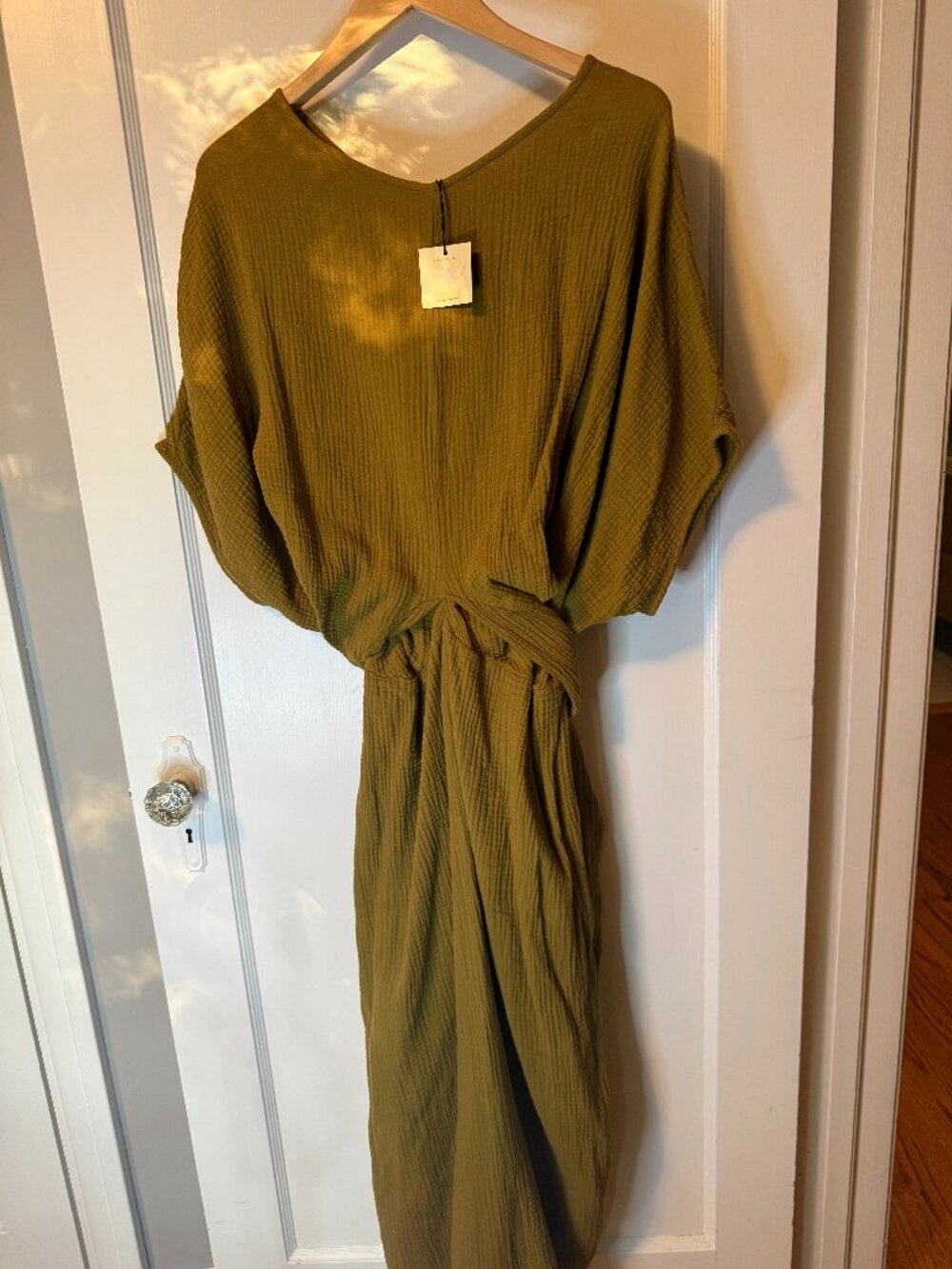 Suunday Dolman Dress in moss green, size medium. NWT.